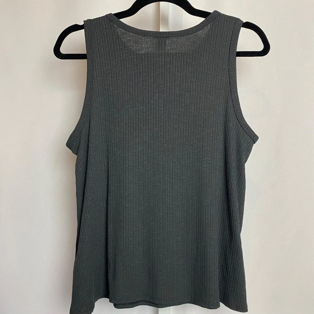 💙5/$15 Old Navy Luxe Womenʻs Grey Ribbed Tank Top Petite Small